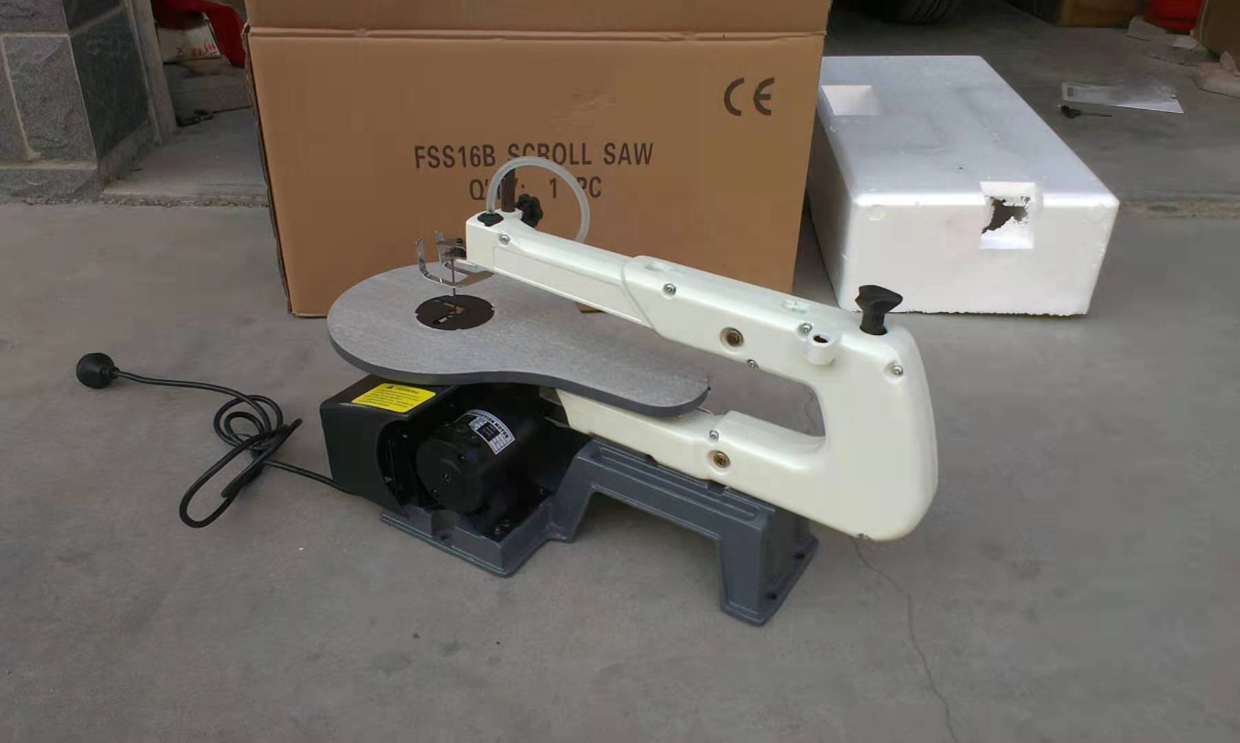 Wood Cutting Industrial Deskto - огляд і ціна Woodworking Industries